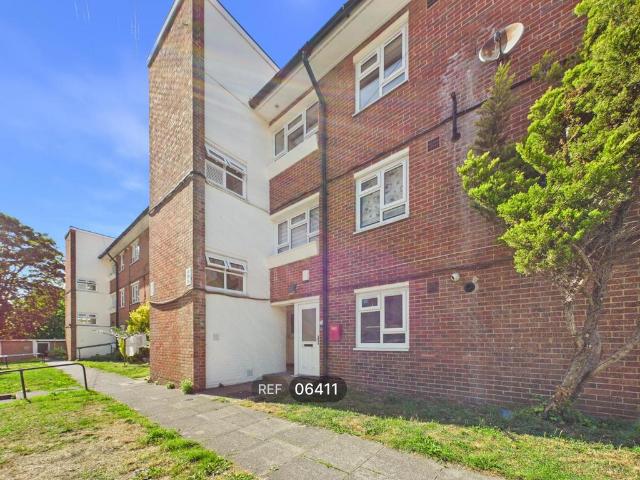 Brighton BN2 3 bed apartment to rent £1,750 pcm £404 pw