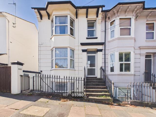 Brighton BN2 1 bed flat to rent £1,250 pcm £288 pw