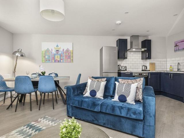 Brighton BN2, 2 bed flat to rent, £2,412 pcm | PrimeLocation