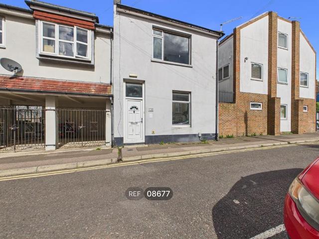 Brighton BN2 5 bed terraced house to rent £2,550 pcm £588 pw