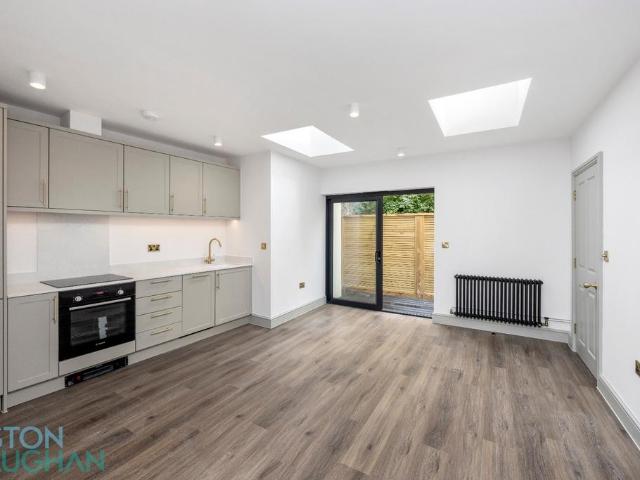 Brighton, East Sussex BN1 1 bed ground floor flat to rent £1,500 pcm £346 pw