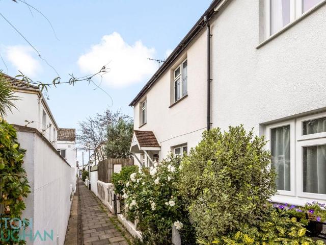 Brighton, East Sussex BN1 2 bed terraced house to rent £1,950 pcm £450 pw