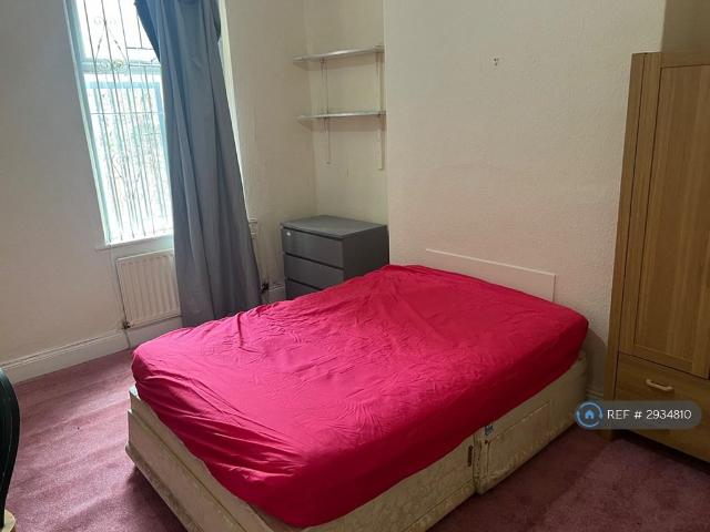 Brighton Grove, Newcastle Upon Tyne, NE4 5 bed semi detached house to rent £1,650 pcm £381 pw