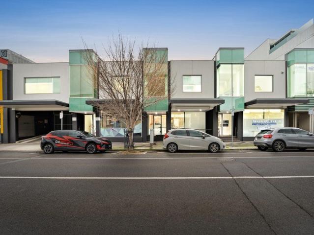 Brighton Lifestyle Awaits Spacious 2 Bedroom, 2 Bathroom Apartment