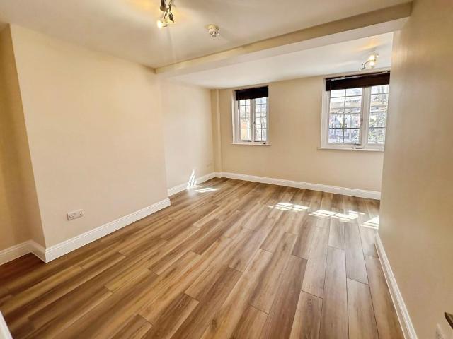 Brighton Place, Brighton, East. 2 bed flat to rent £1,750 pcm £404 pw
