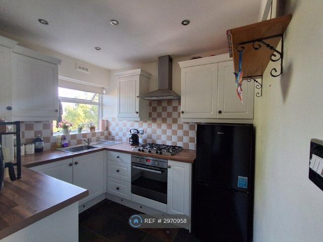 Brighton Road, Burgh Heath, Tadworth KT20, 2 bed flat to rent, £1,450 pcm | PrimeLocation