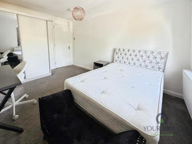 Brighton Road, Coulsdon CR5 1 bed in a house share to rent £850 pcm £196 pw