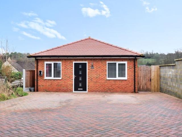 Brighton Road, Coulsdon CR5, 2 bed bungalow to rent, £2,000 pcm | PrimeLocation
