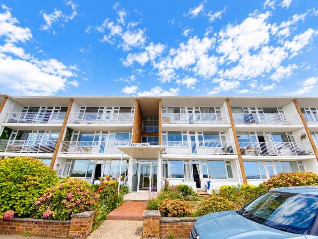 Brighton Road, Lancing 2 bed flat to rent £1,500 pcm £346 pw