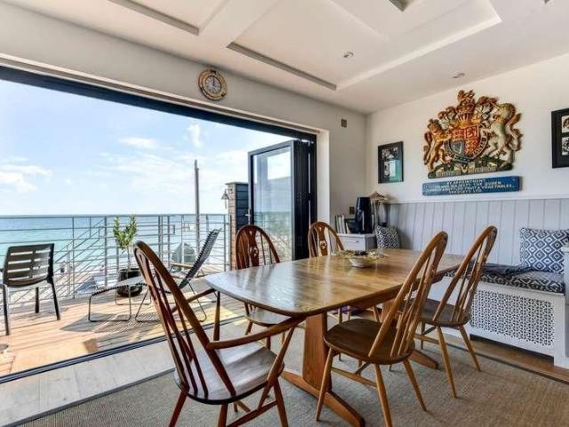 Brighton Road, Lancing, BN15