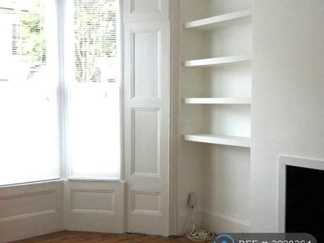 Brighton Road, London, N16 1 bed flat to rent £2,250 pcm £519 pw