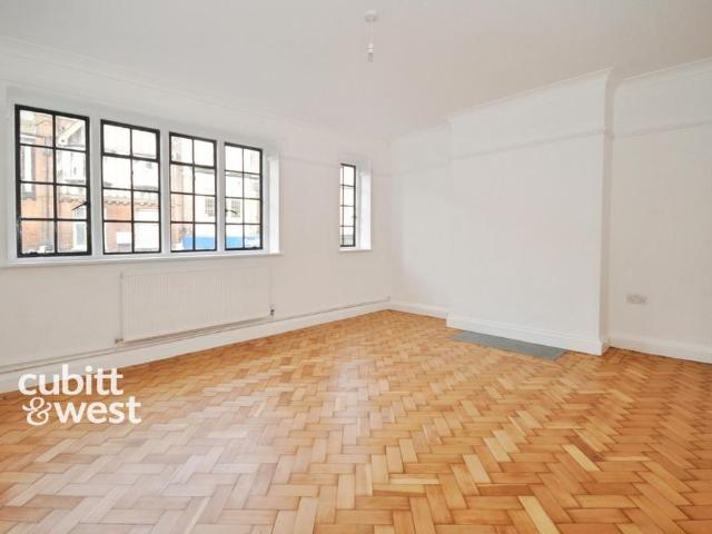 Brighton Road, Purley CR8 3 bed flat to rent £1,800 pcm £415 pw