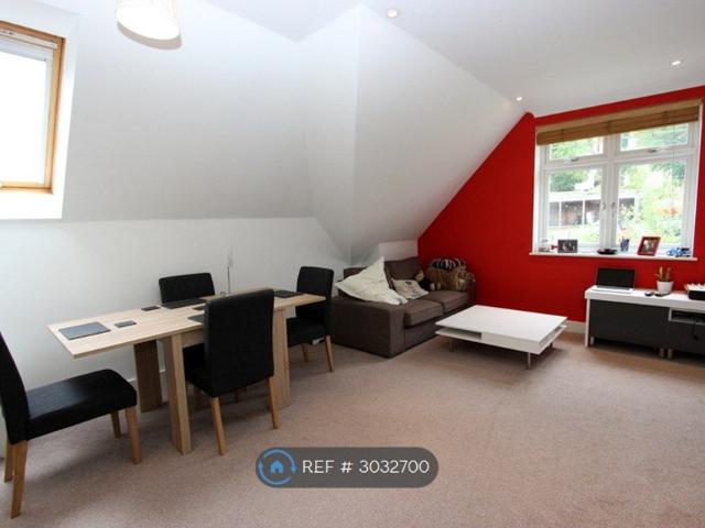 Brighton Road, Purley CR8, 1 bed flat to rent, £1,350 pcm | PrimeLocation