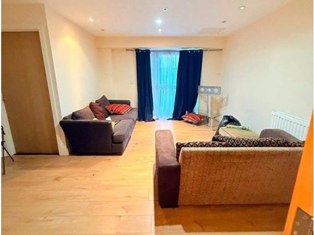 Brighton Road, Purley CR8, 1 bed flat to rent, £1,500 pcm | PrimeLocation
