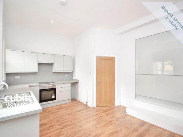 Brighton Road, Purley CR8, 2 bed flat to rent, £1,650 pcm | PrimeLocation