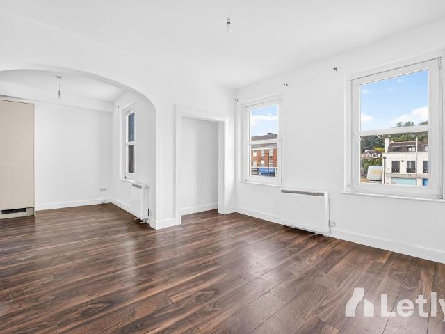 Brighton Road, Purley CR8, 4 bed flat to rent, £2,500 pcm | PrimeLocation