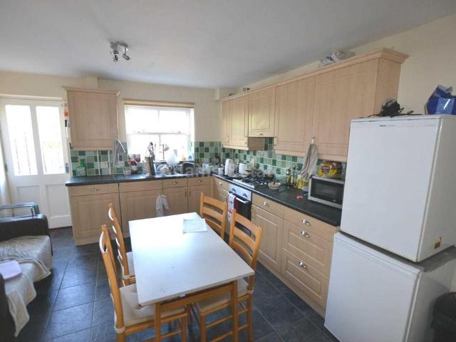 Brighton Road, Reading 4 bed terraced house to rent £2,400 pcm £554 pw