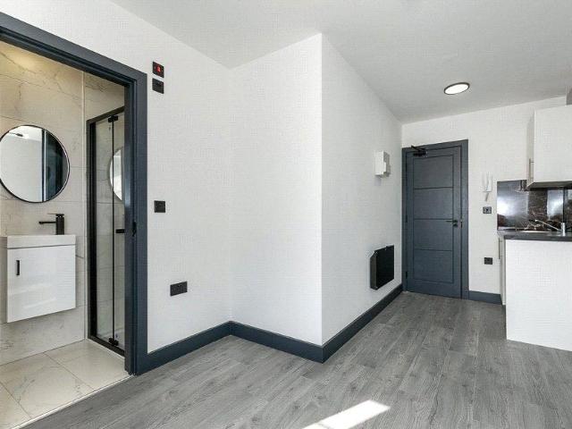 Brighton Road, Redhill, Surrey, RH1 House share to rent £900 pcm £208 pw