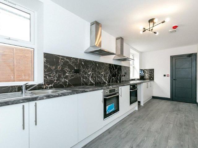 Brighton Road, Redhill, Surrey, RH1 House share to rent £925 pcm £213 pw