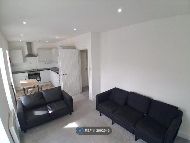 Brighton Road, Redhill RH1, 2 bed flat to rent, £1,525 pcm | PrimeLocation