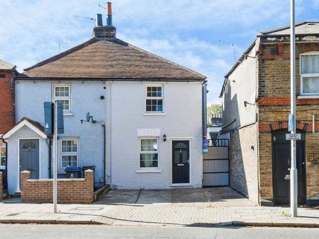 Brighton Road, Surbiton, KT6 2 bed terraced house to rent £2,250 pcm £519 pw