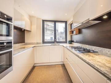 Brighton Road, Surbiton, KT6 2 bed apartment to rent £2,200 pcm £508 pw