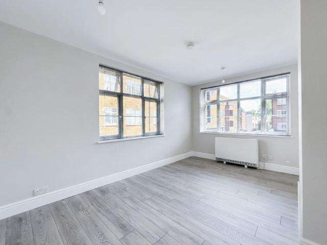 Brighton Road, SUTTON 1 bed apartment to rent £1,450 pcm £335 pw