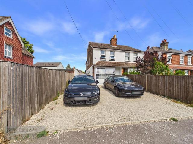 Brighton Road, Salfords, Redhill 4 bed house to rent £2,495 pcm £576 pw