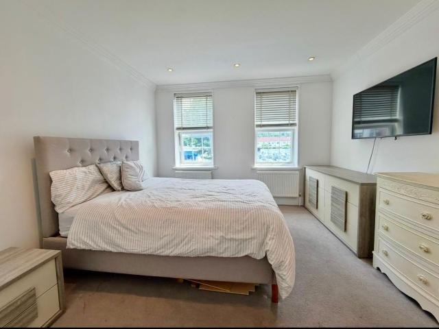 Brighton Road, South Croydon CR2, 2 bed property to rent, £1,750 pcm | PrimeLocation