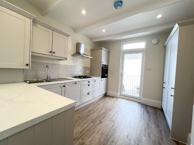 Brighton Road, South Croydon, Surrey CR2, 2 bed maisonette to rent, £1,700 pcm | PrimeLocation