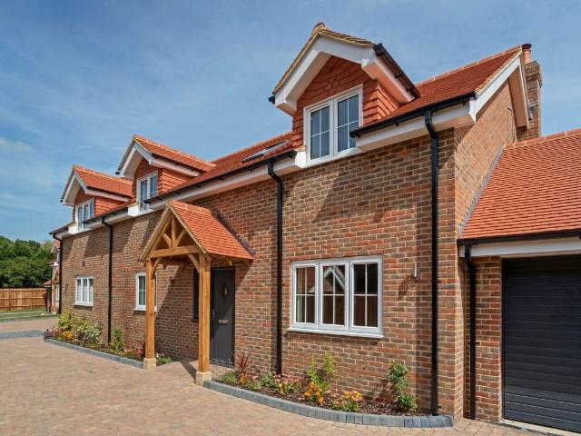 Brighton Road, Warninglid, Haywards Heath RH17, 4 bed detached house to rent, £3,300 pcm | PrimeLocation