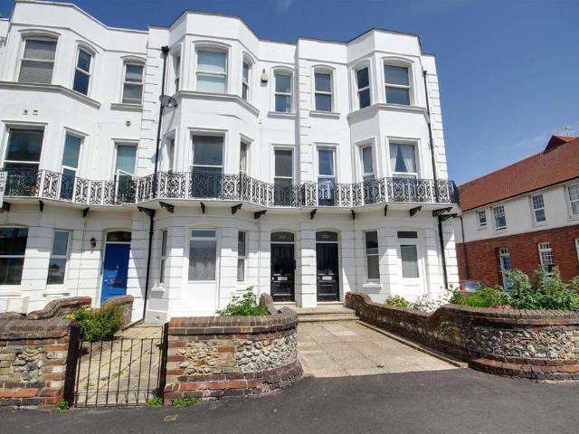 Brighton Road, Worthing, BN11 2 bed apartment to rent £1,295 pcm £299 pw