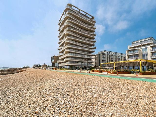 Brighton Road, Worthing BN11 2 bed flat to rent £3,250 pcm £750 pw