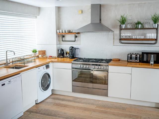 Brighton Square, Brighton, East. 2 bed flat to rent £1,900 pcm £438 pw
