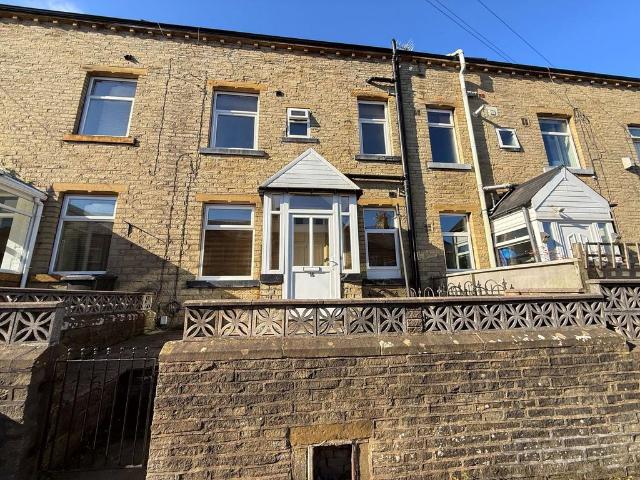 Brighton Street, Halifax HX3 3 bed terraced house to rent £745 pcm £172 pw