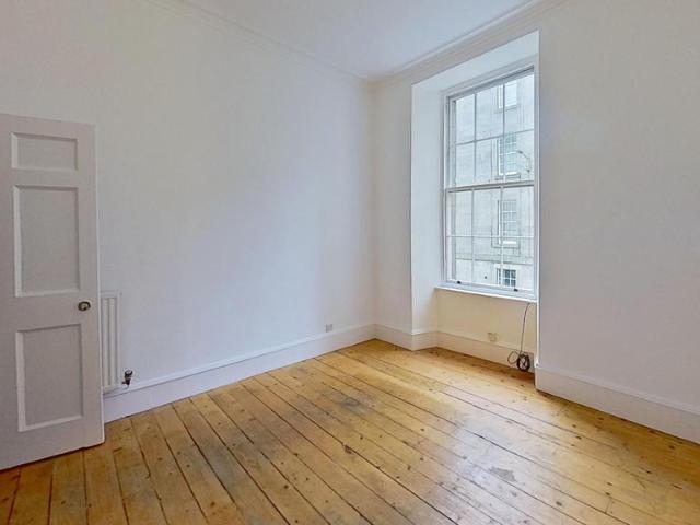 Brighton Street, Old Town, Edinburgh. 1 bed flat to rent £1,060 pcm £245 pw