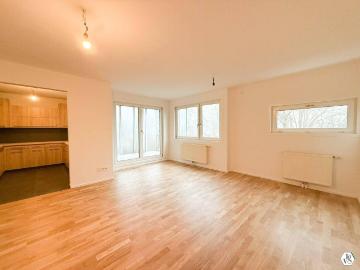 Neuwertige 3 Zi Wohnung mit Loggia & Sicht ins Grüne