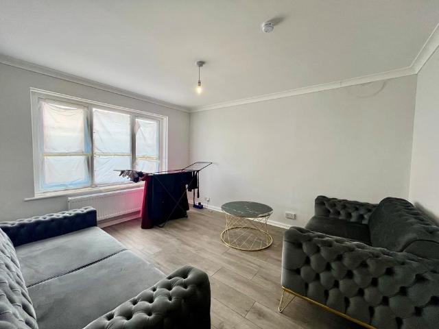 Brignall Garth, LEEDS 1 bed flat to rent £750 pcm £173 pw