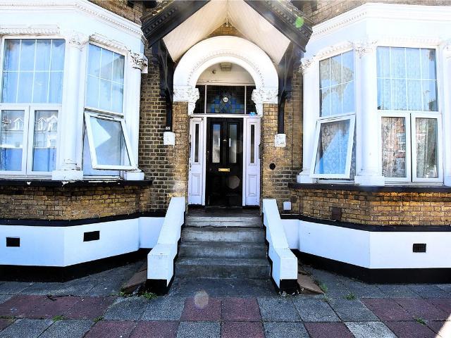 Brigstock Road, Thornton Heath CR7, 1 bed flat to rent, £1,200 pcm | PrimeLocation