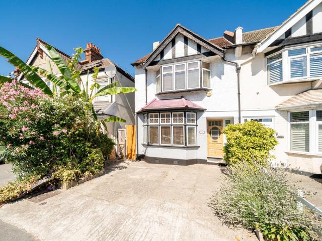 Brigstock Road, Thornton Heath CR7 4 bed terraced house to rent £2,900 pcm £669 pw