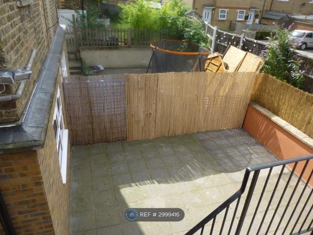 Brigstock Road, Thornton Heath CR7, 2 bed flat to rent, £1,600 pcm | PrimeLocation