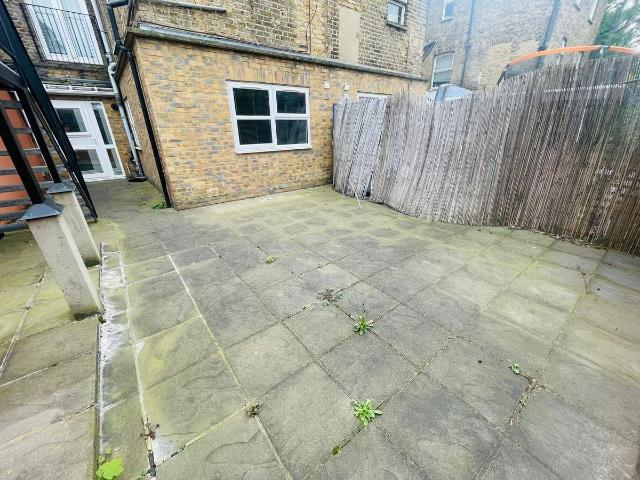 Brigstock Road CR7, 2 bed flat to rent, £1,600 pcm | PrimeLocation