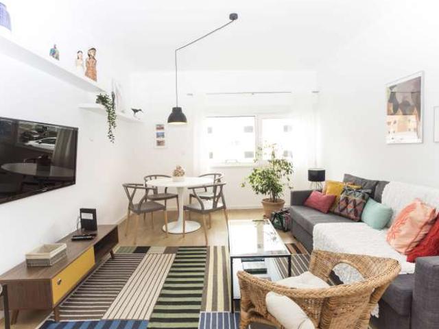 Brilhante apartamento de 2 quartos para alugar na beira mar Cascais