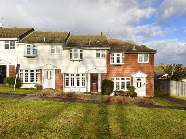 Brill Close, Marlow, Buckinghamshire. 3 bed terraced house to rent £1,995 pcm £460 pw