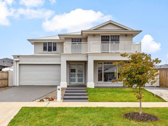Brilliant 180° Views, Superb Family Luxury