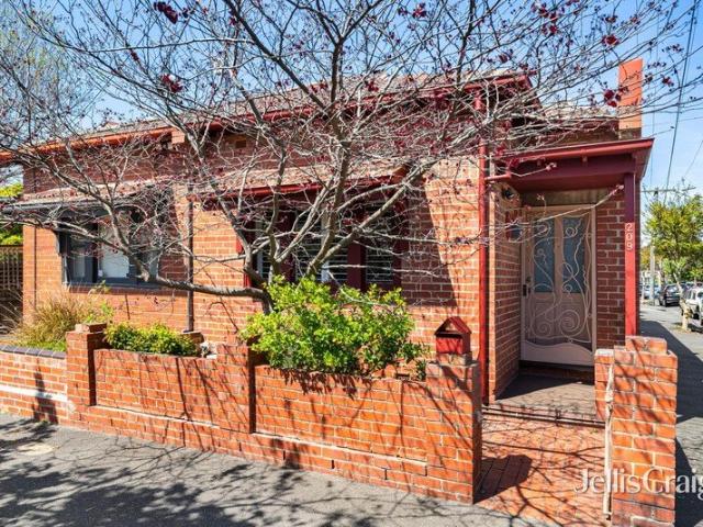 Brilliant Art Deco corner oasis by Merri Creek parkland