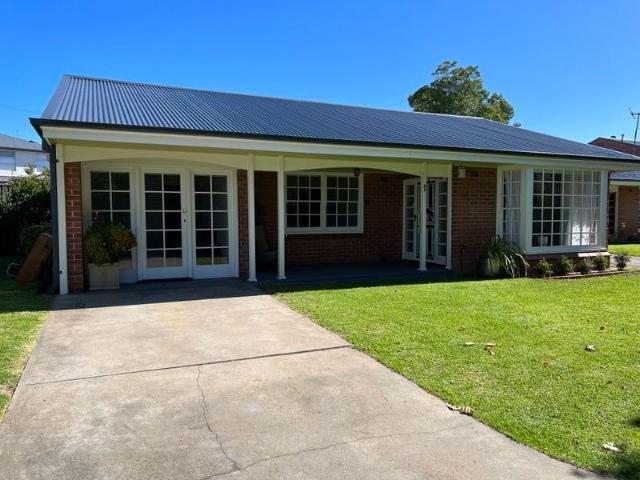 Brilliant Location Charming Home Fully Furnished
