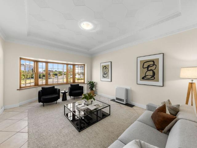 Brilliant Location Outstanding Large Family Home