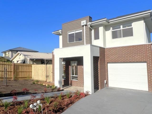 Brilliant Near New Townhouse!