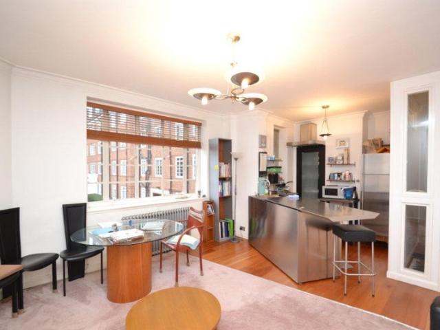 Brilliantly located 1 bedroom flat